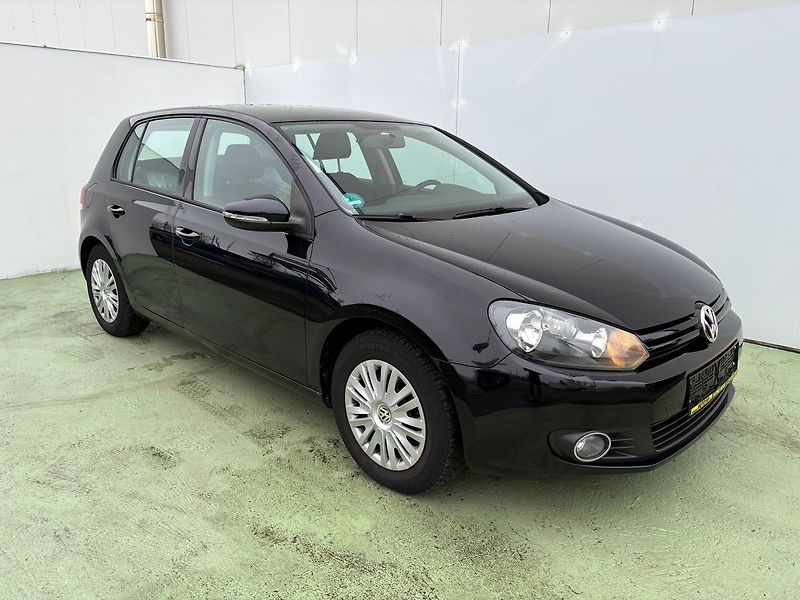 Volkswagen Golf 1.6, 75kW, Aut. Klima, Výhřevy - fotka 1 z 23