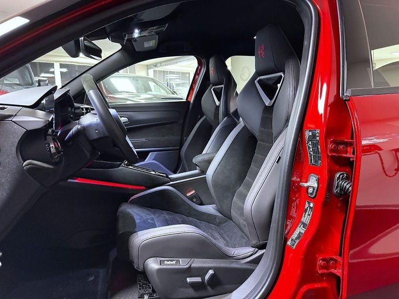 Alfa Romeo Junior (2025) Veloce 280k Elettrica 54 kWh * - fotka 8 z 22