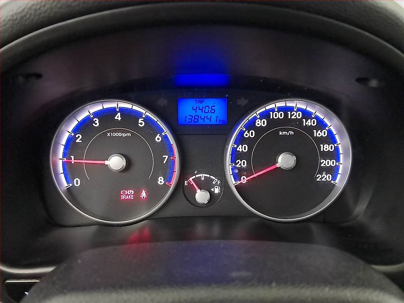 Hyundai Accent (2009) 1.4i, nová STK, Tažné - fotka 11 z 16