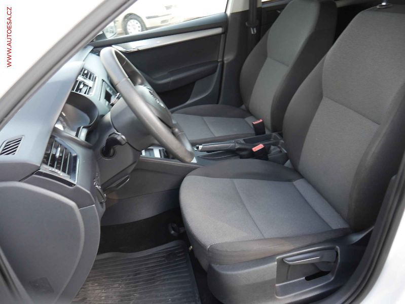 Škoda Octavia (2014) 1.6 TDi, AC - fotka 9 z 16