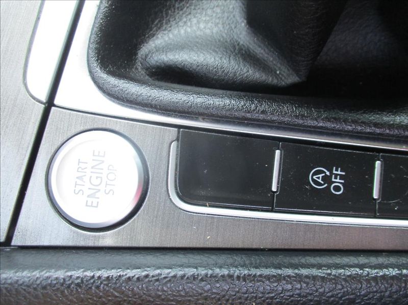 Volkswagen Golf 1,4 TSI,digiklima,xenon,s.kn. - fotka 26 z 47