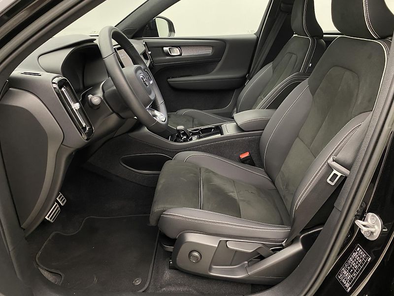 Volvo XC40 PURE ELECTRIC RECHARGE PLUS - fotka 3 z 51