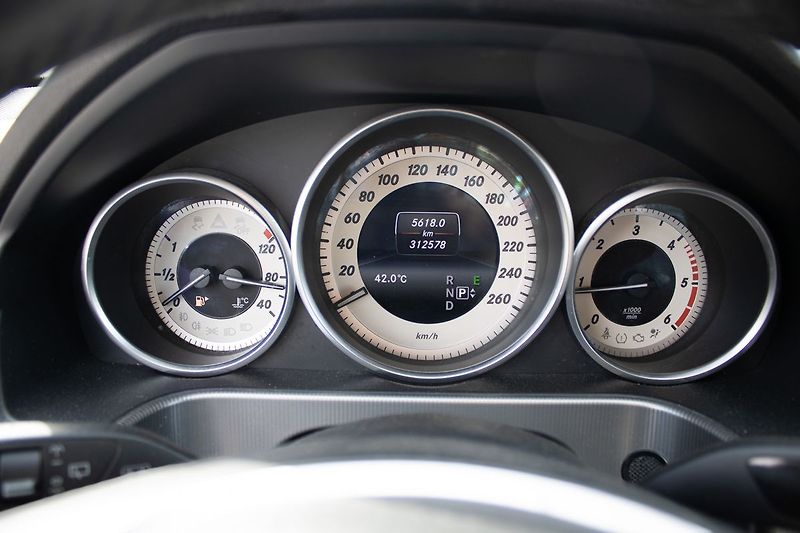 Mercedes-Benz Třídy E AMG paket, 100% stav. - fotka 16 z 45