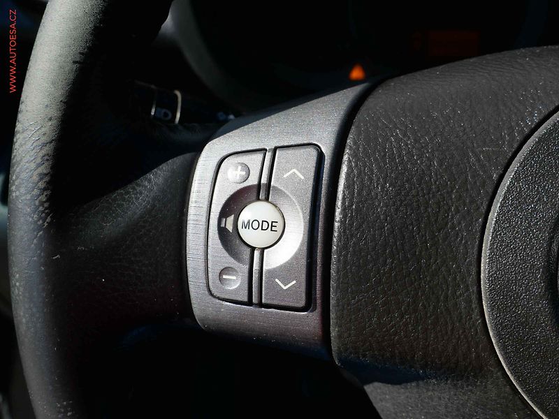 Toyota RAV4 (2007) 2.2 D4-D 4x4, AC, TZ - fotka 13 z 16