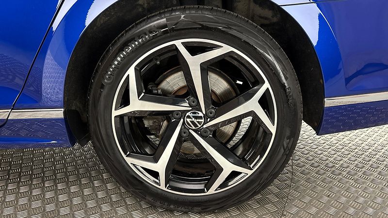 Volkswagen Passat 2.0 TDI DSG 4MOTION R-Line Var - fotka 19 z 29