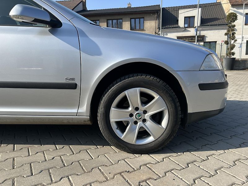 Škoda Octavia 1,9TDi DSG combi Team Edition - fotka 14 z 50