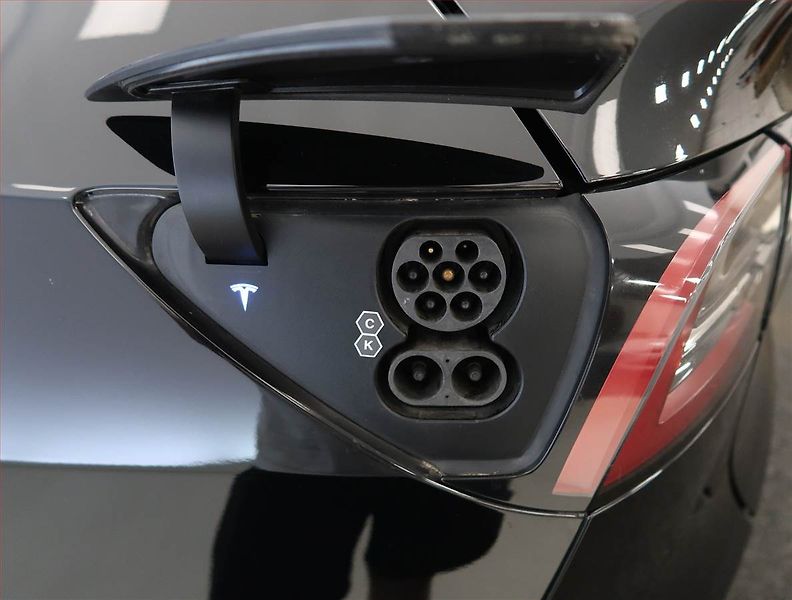 Tesla Model Y (2022) Long Range AWD 79kWh, SoH 88% - fotka 32 z 33
