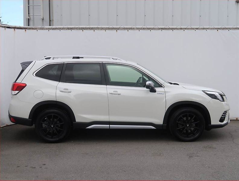 Subaru Forester (2024) 2.0 e-Boxer MHEV, MHEV,4X4 - fotka 6 z 24
