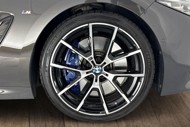 BMW Řada 8 M850i xDrive - fotka 6 z 26