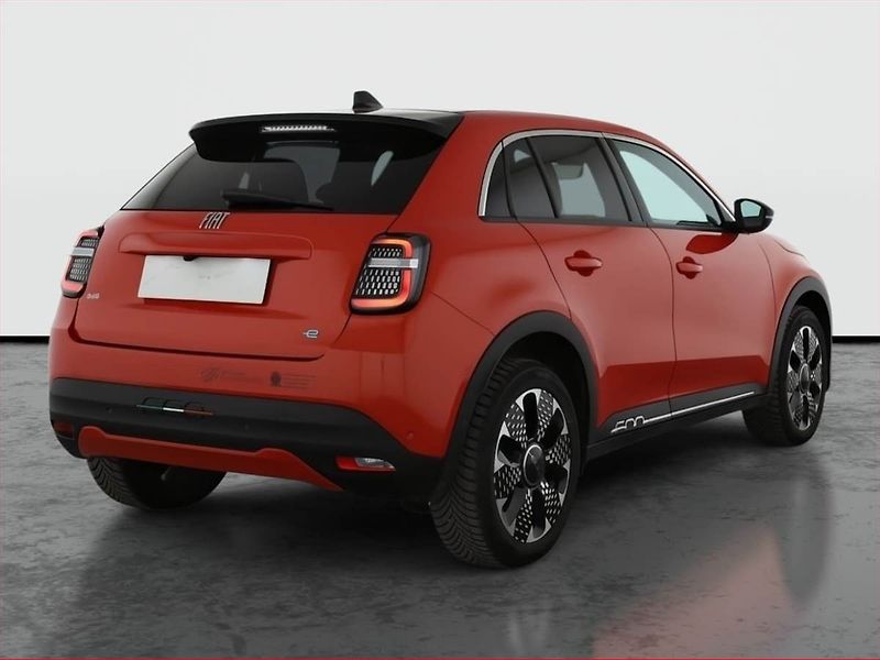 Fiat 600 (2024) La Prima 54 kWh, SoH 96% - fotka 5 z 12
