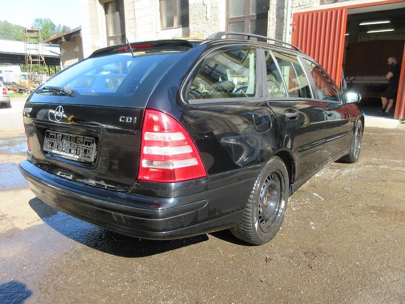 Mercedes-Benz 220 (2005) CDI  - fotka 3 z 12