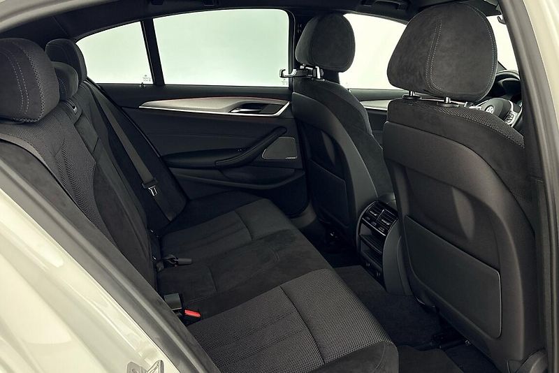 BMW Řada 5 540i xDrive - fotka 11 z 26