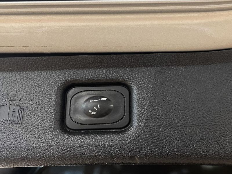 Ford S-MAX Titanium 132kW AT AWD, 7 MÍST - fotka 9 z 31