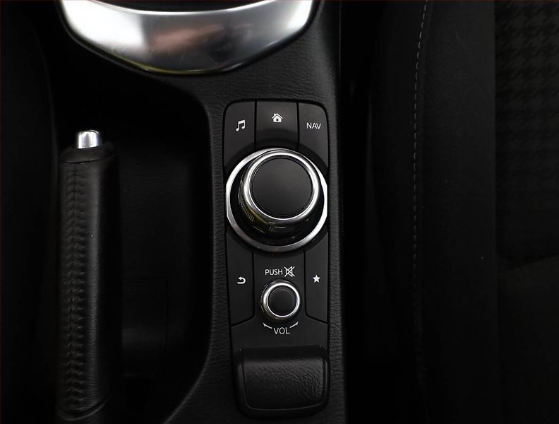 Mazda 2 (2017) 1.5 16V, Navi, Tempomat - fotka 11 z 17