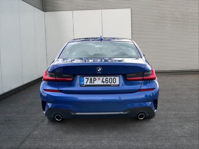 BMW Řada 3 2,0 320d xDrive M Sport AT - fotka 5 z 11