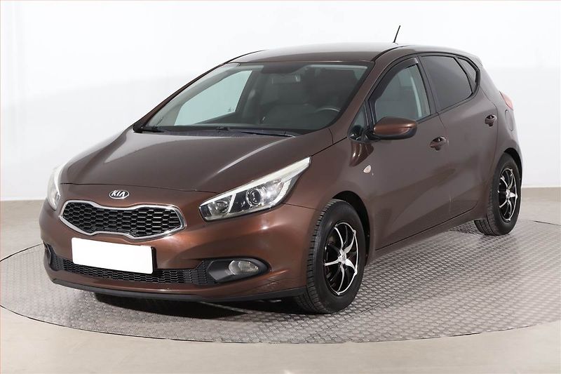 Kia Ceed (2012) 1.4 CVVT, Serv.kniha - fotka 2 z 19