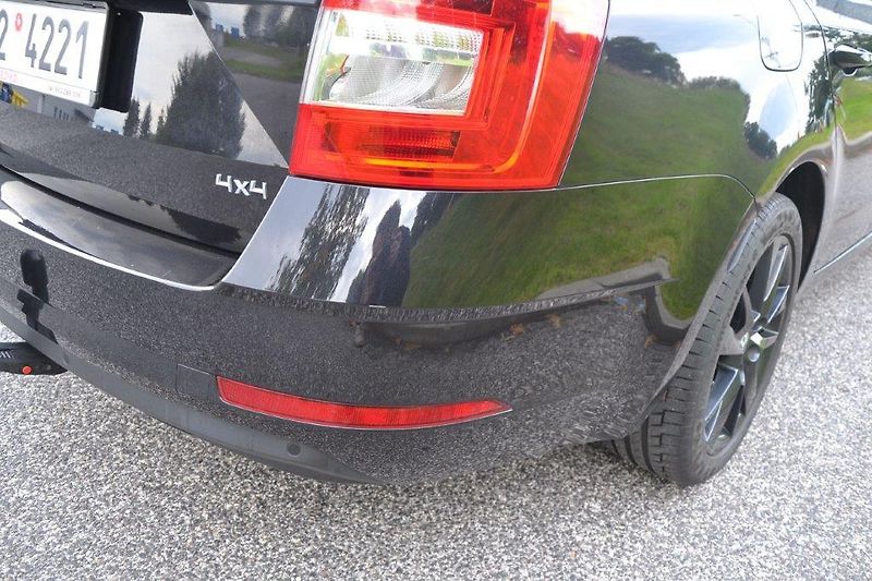 Škoda Octavia combi4x4 110 kW DSG Black line - fotka 27 z 42