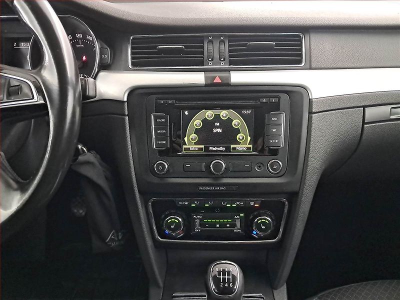 Škoda Superb (2014) Ambition 1.6 TDI, Navi - fotka 12 z 18