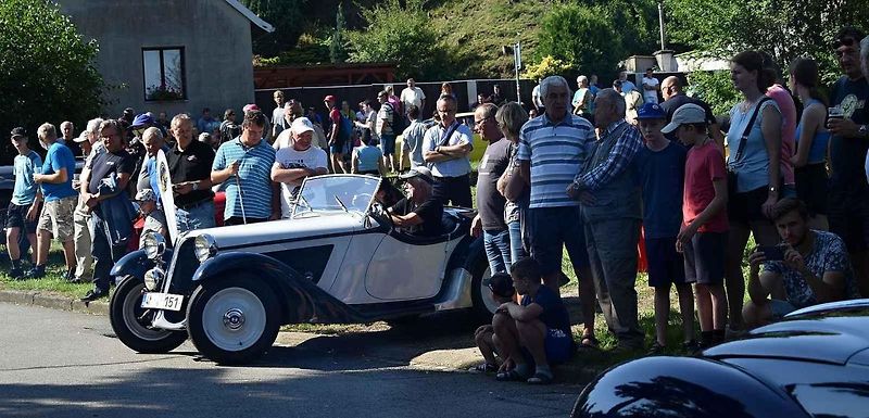 Již 18. ročník Veterán Rallye z lázní do lázní s podtitulem na pohodu, odstartovala v neděli ráno ze Skalky. 13.8. 2023