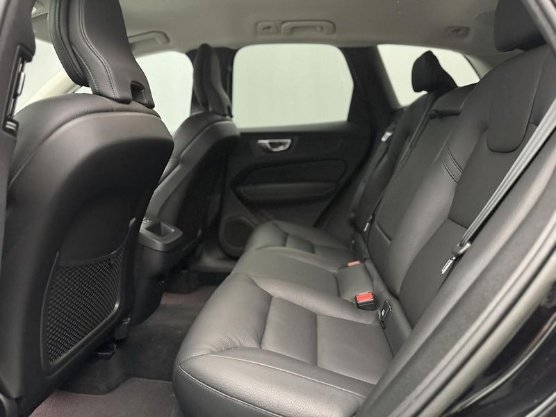Volvo XC60 B4 AWD BRIGHT PLUS AUT - fotka 3 z 40