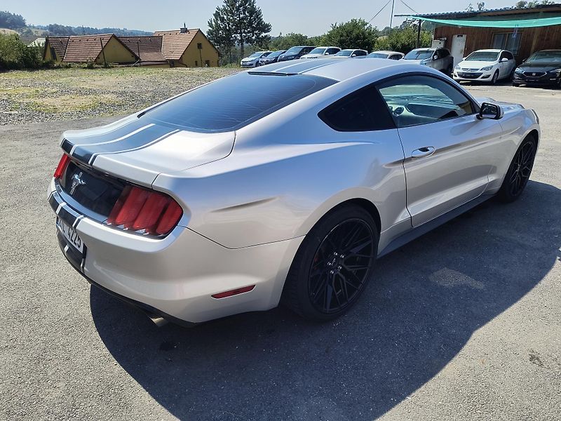 Ford Mustang (2016) 3.7 V6 225KW/AUTOMAT - fotka 12 z 46