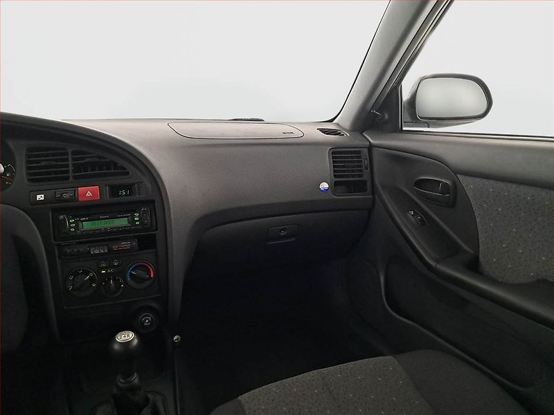 Hyundai Elantra (2003) 1.6, Serv.kniha, po STK - fotka 8 z 15