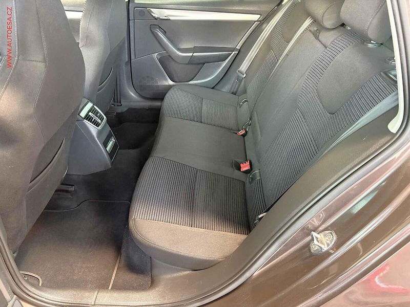 Škoda Octavia (2015) 1.8 TSi, AT - fotka 10 z 16