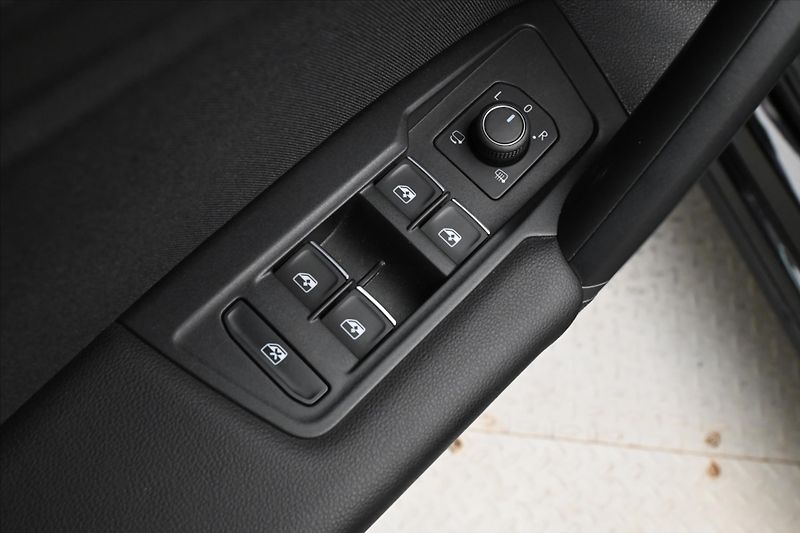 Volkswagen Tiguan 1,4 TSI eHybrid 110kW DSG Záru - fotka 26 z 33