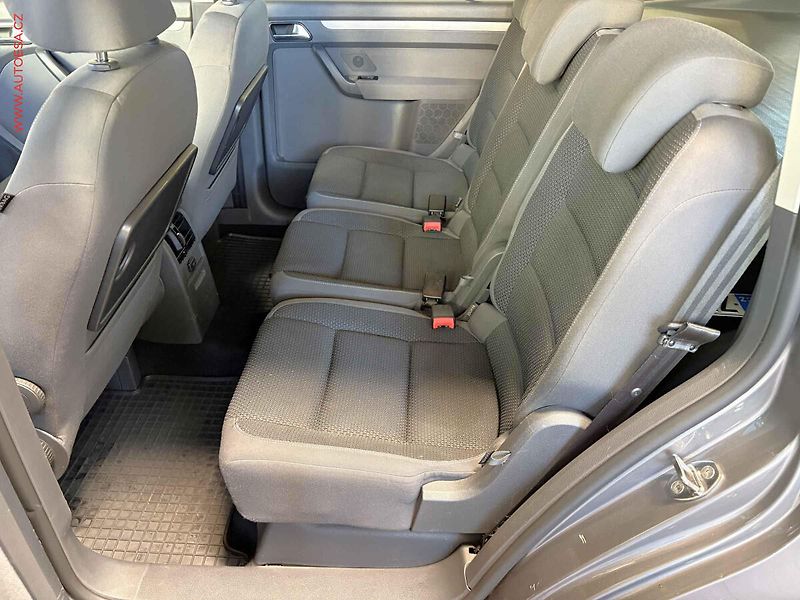 Volkswagen Touran (2011) 1.6 TDI, autoAC - fotka 10 z 15