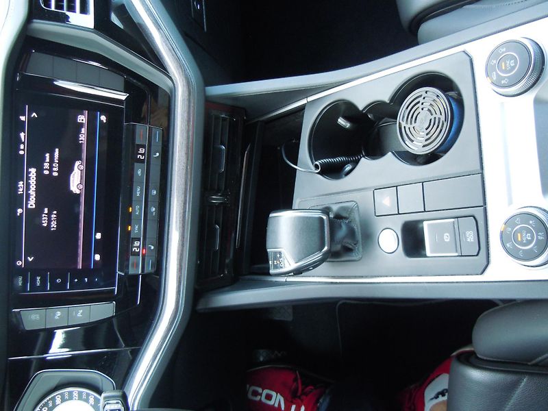 Volkswagen Touareg 3,0TDI VZDUCH KŮŽE HUD TAŽNÉ - fotka 20 z 40