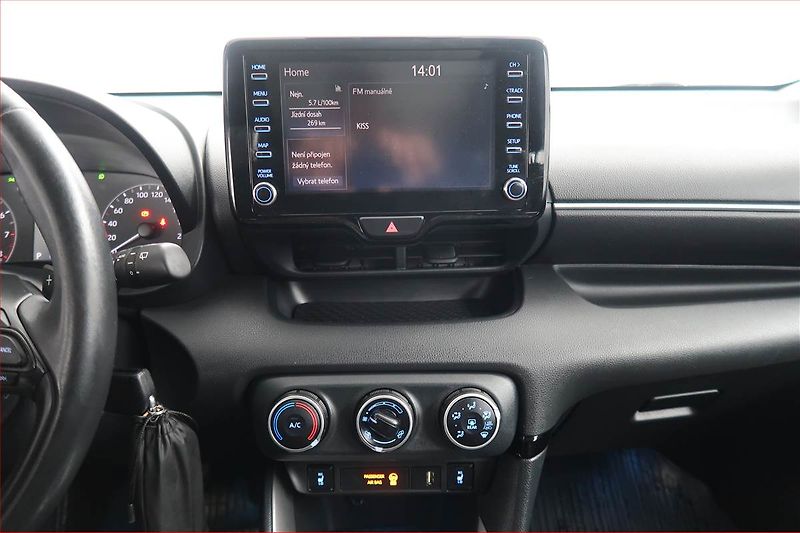 Toyota Yaris (2022) 1.5 VVT-i, Automat, ČR,1.maj - fotka 12 z 17