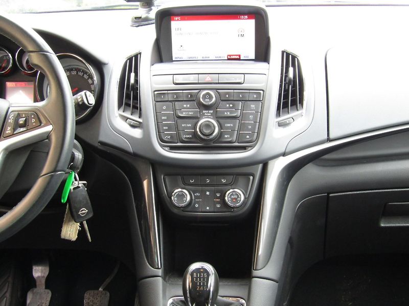 Opel Zafira (2015) 2.0 CDTi ÚPLNÁ SERVISNÍ HISTOR - fotka 17 z 48