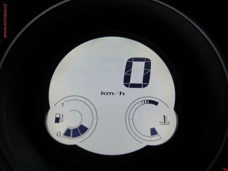 Renault Mégane (2009) 1.6i, 2.maj,ČR, AC, tažné - fotka 12 z 18
