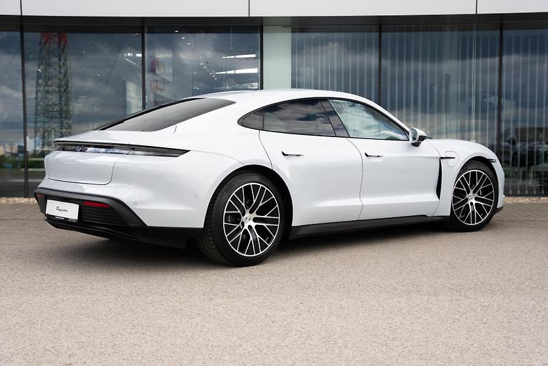 Porsche Taycan - fotka 5 z 30