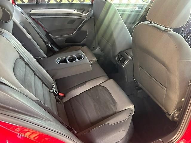 Volkswagen Golf 1,6TDi DSG Variant LED MATRIX - fotka 28 z 51