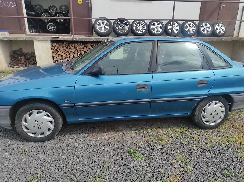 Opel Astra 1.4 8V - fotka 2 z 16