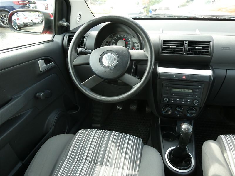 Volkswagen Fox 1,2 HTP 2 x kola - fotka 23 z 31
