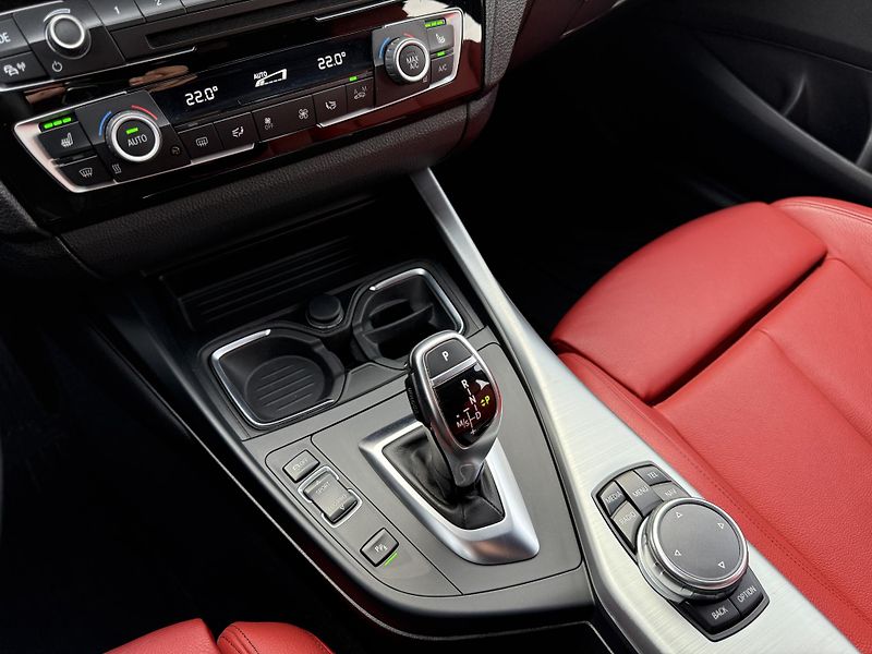 BMW Řada 1 M135i xDRIVE NAVI H/K LED KŮŽE - fotka 31 z 43