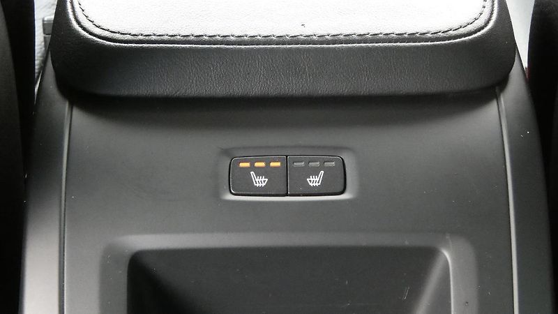 Volvo V90 B4 AWD Diesel Momentum - fotka 22 z 23