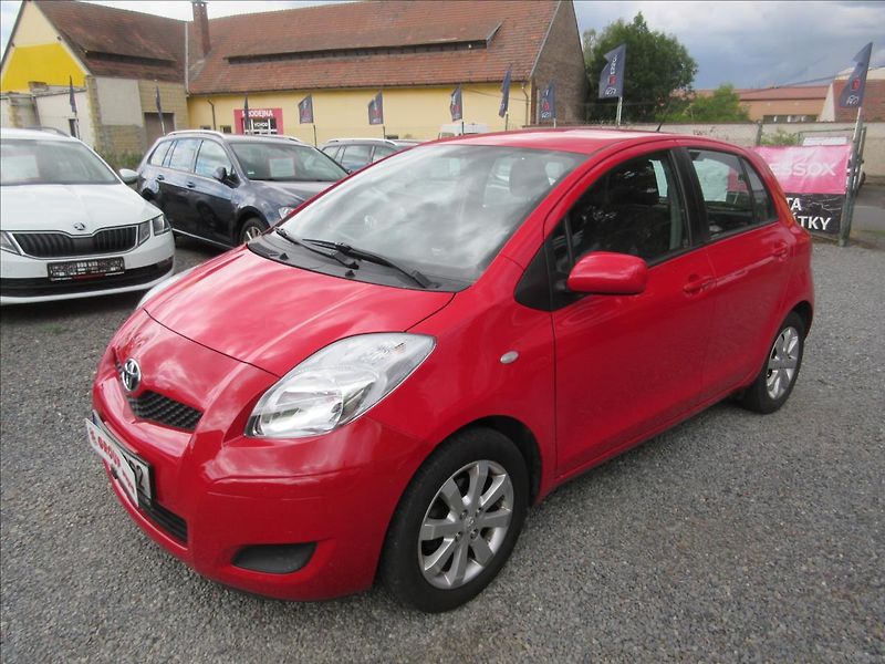 Toyota Yaris 1,3 VVTi Automat - fotka 3 z 14