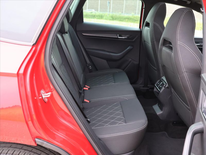 Škoda Karoq 1.5 TSI Sportline Virtual 1.Ma - fotka 12 z 28