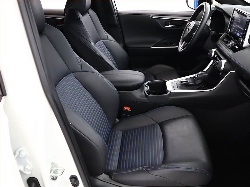 Toyota RAV4 (2022) 2.5 Hybrid - fotka 7 z 21