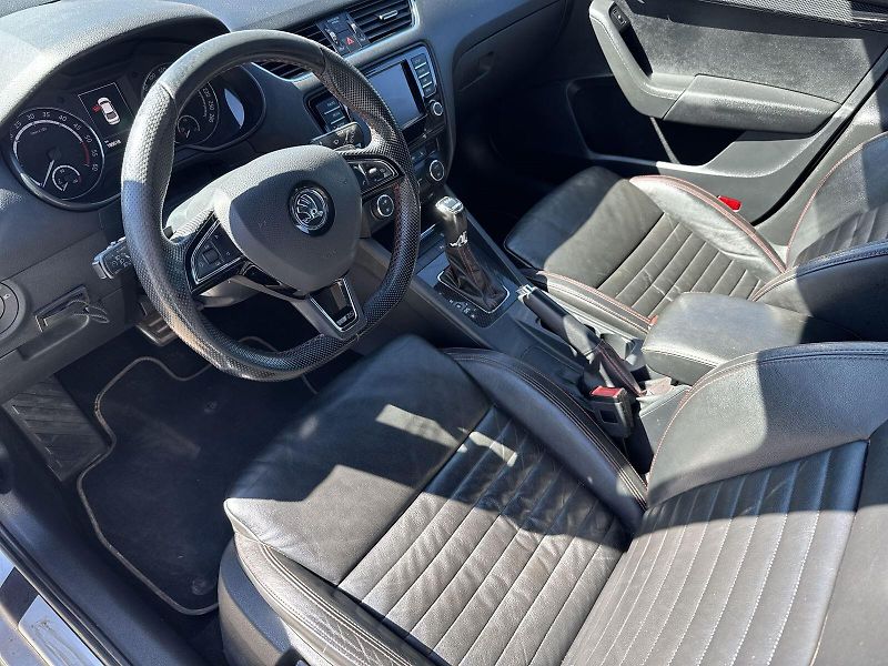 Škoda Octavia (2015) 2.0 TDI DSG RS - fotka 7 z 31