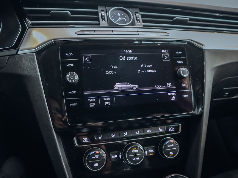 Volkswagen Passat 2.0TDI Highline 110 kW - fotka 18 z 25