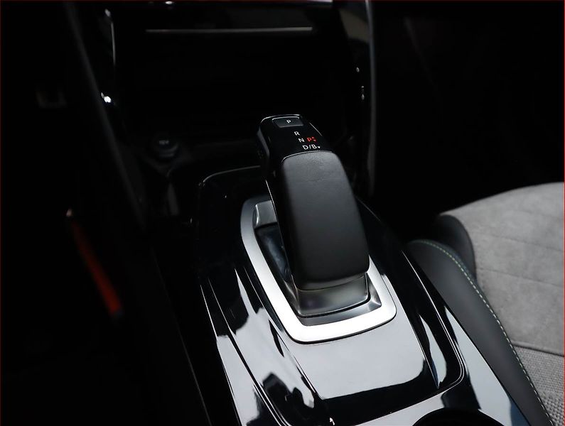 Peugeot 208 (2020) GT 50 kWh, SoH 92%, Automat - fotka 17 z 26