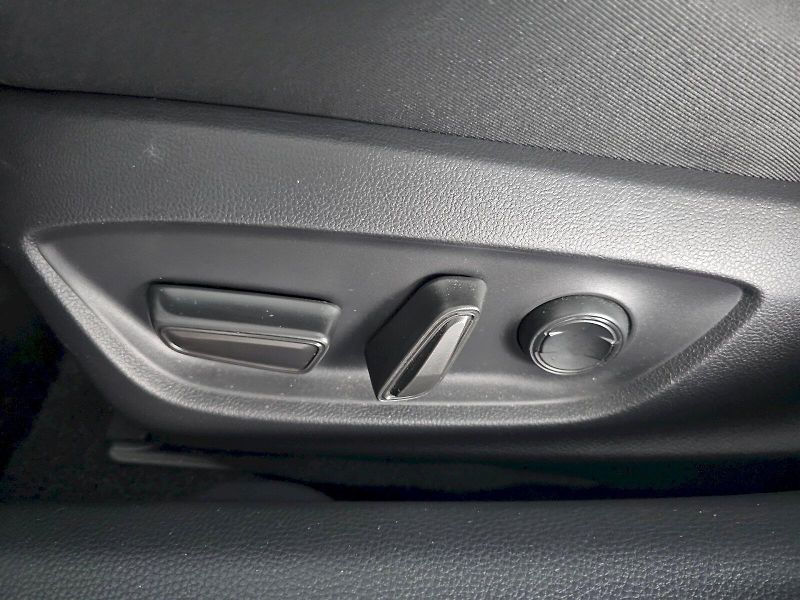 Toyota Prius (2025) 2.0L PHEV 223k Prestige Skyvie - fotka 29 z 33