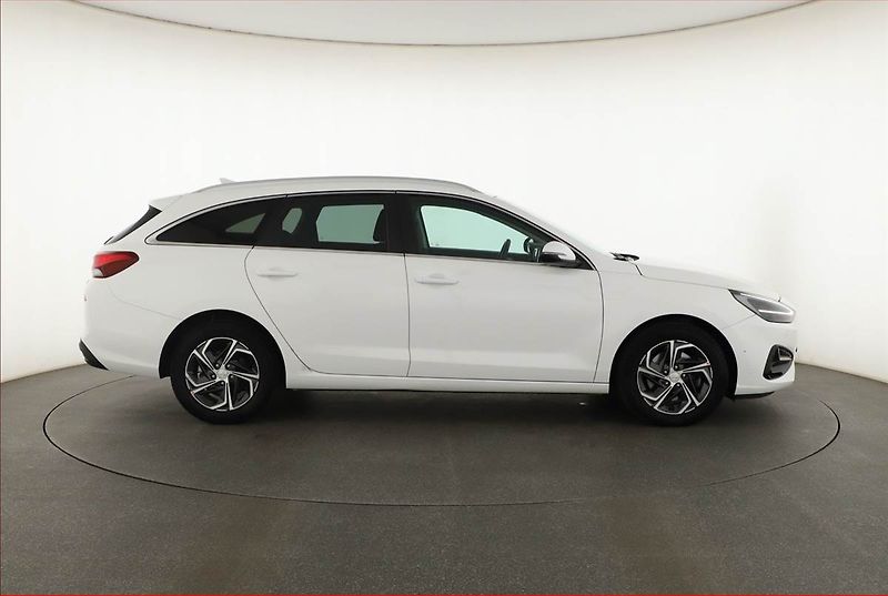 Hyundai i30 (2023) Smart 1.0 T-GDI, Automat, ČR - fotka 6 z 20