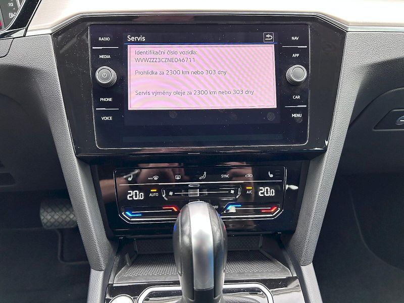 Volkswagen Passat (2022) 2.0 TSI 140kW DSG Elegance - fotka 22 z 35