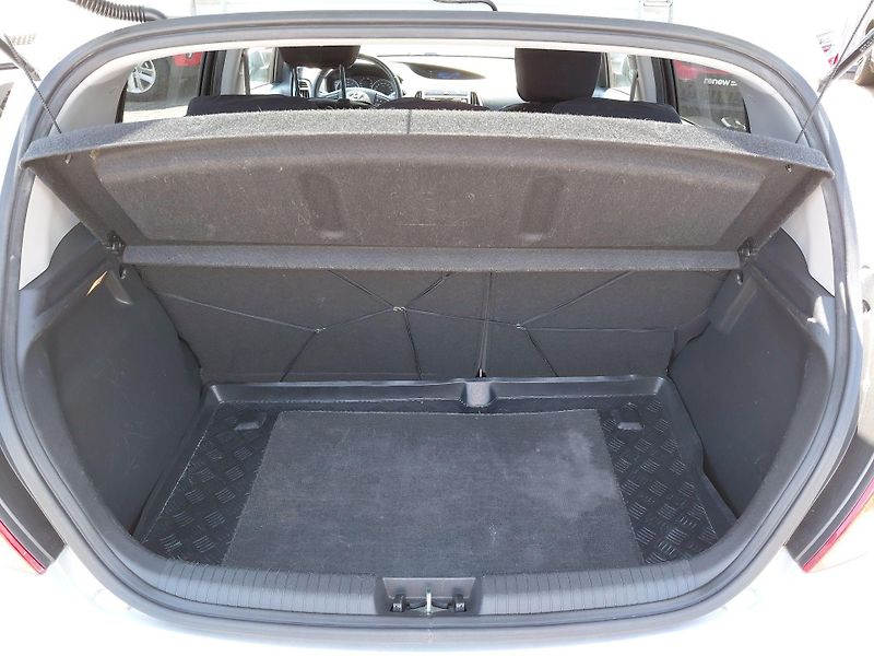 Hyundai i20 (2014) 1,25i 63 kW Family Go - fotka 11 z 24