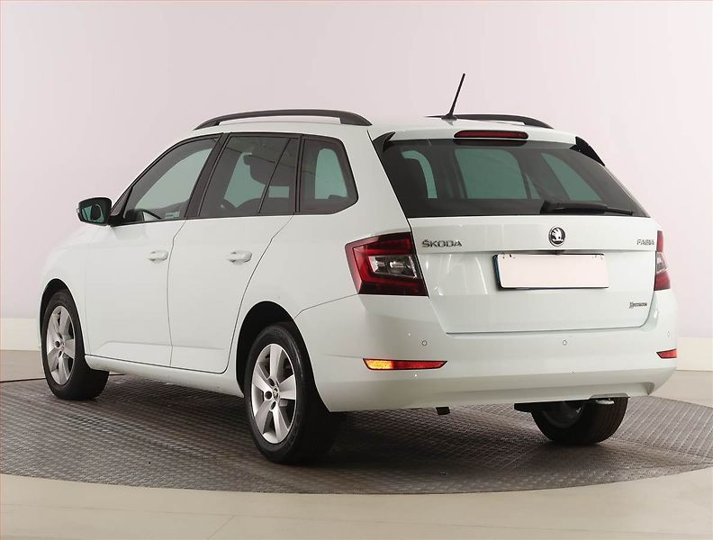 Škoda Fabia (2019) Style 1.0 TSI, Serv.kniha - fotka 4 z 23